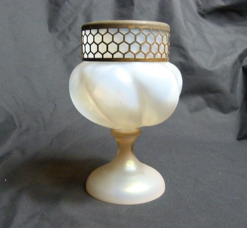 Kralik white opalescent - kralik, footed
