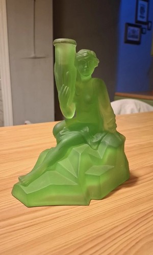 Art deco green glass lady - deco,